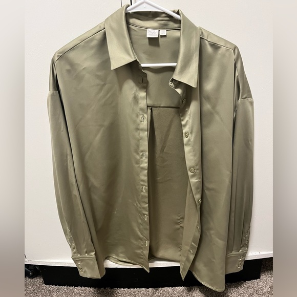 Longsleeve sage green satin button up - Picture 3 of 8